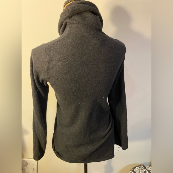 Mimi Maternity | Solid Black Small Turtleneck Cashmere Sweater - Picture 3 of 4